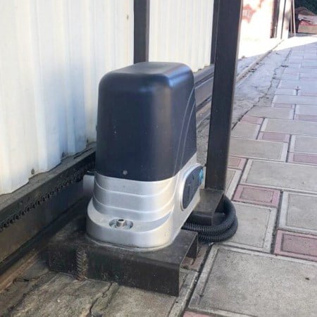 motor-matismo-amc800-montado-cancela-garaje